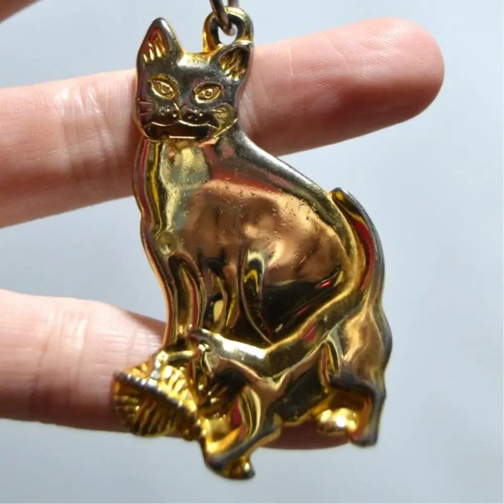 Vintage Cat and Kitten with Ball of Yarn Gold Keychain